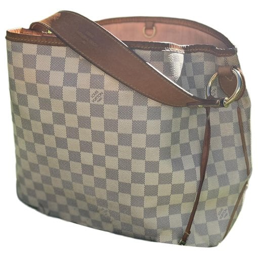 Delightful leather handbag