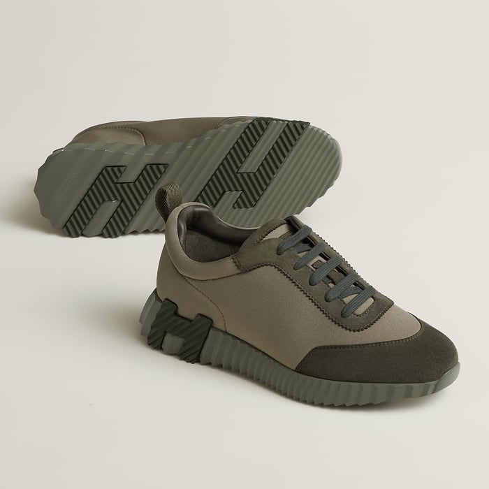Bouncing Sneaker