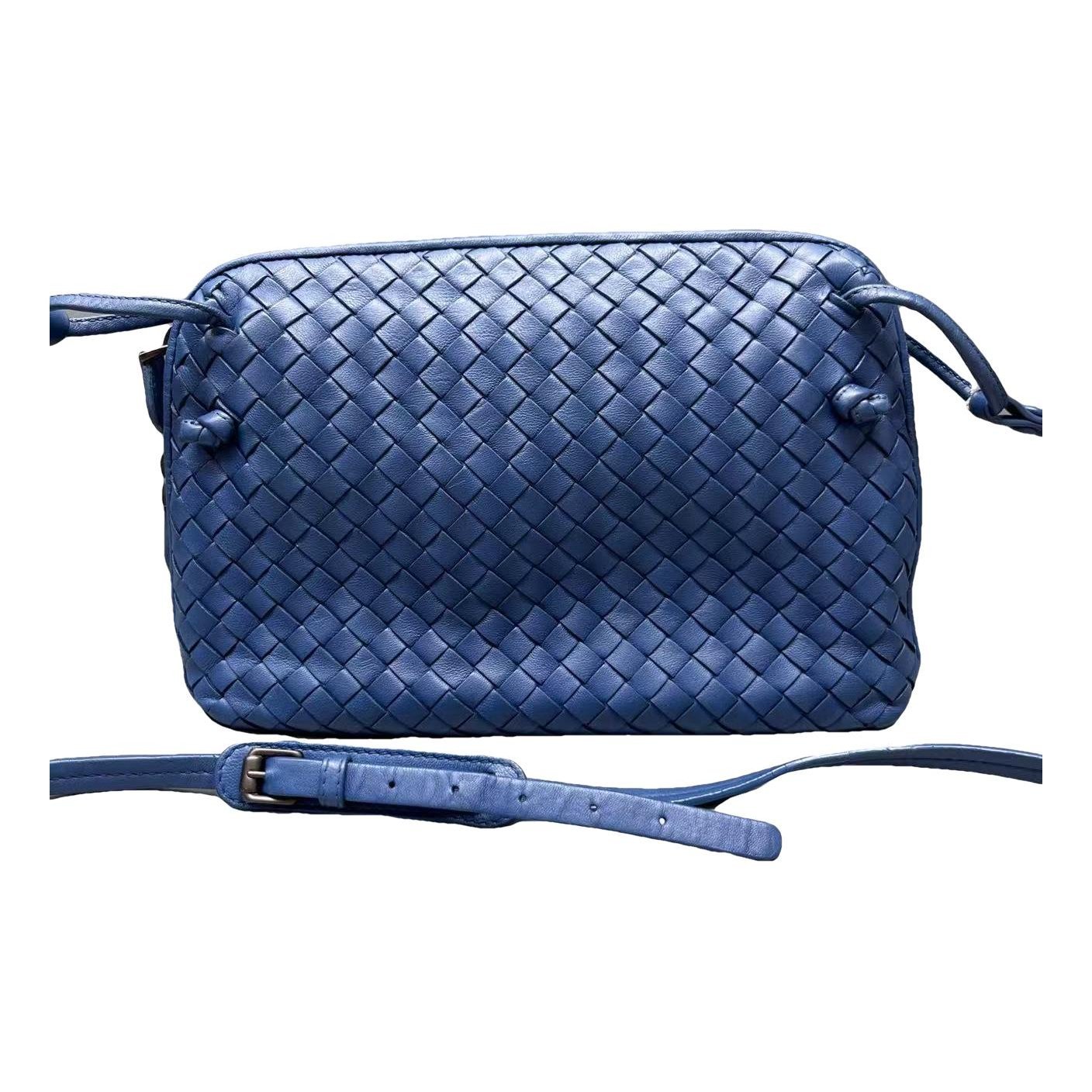 Loop leather handbag