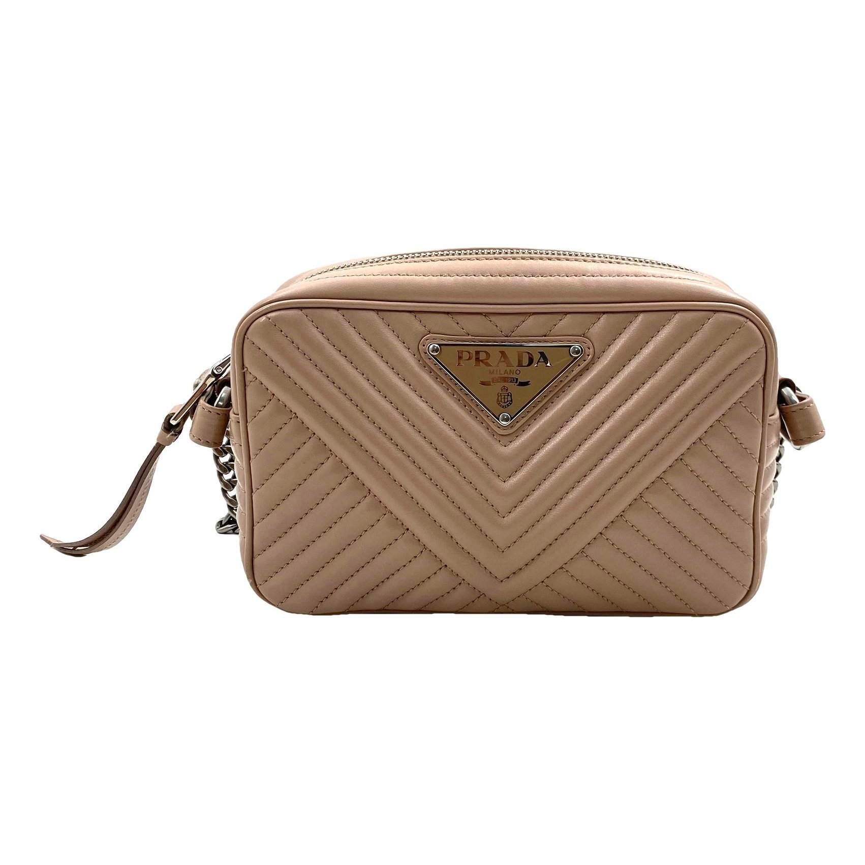 Diagramme leather crossbody bag