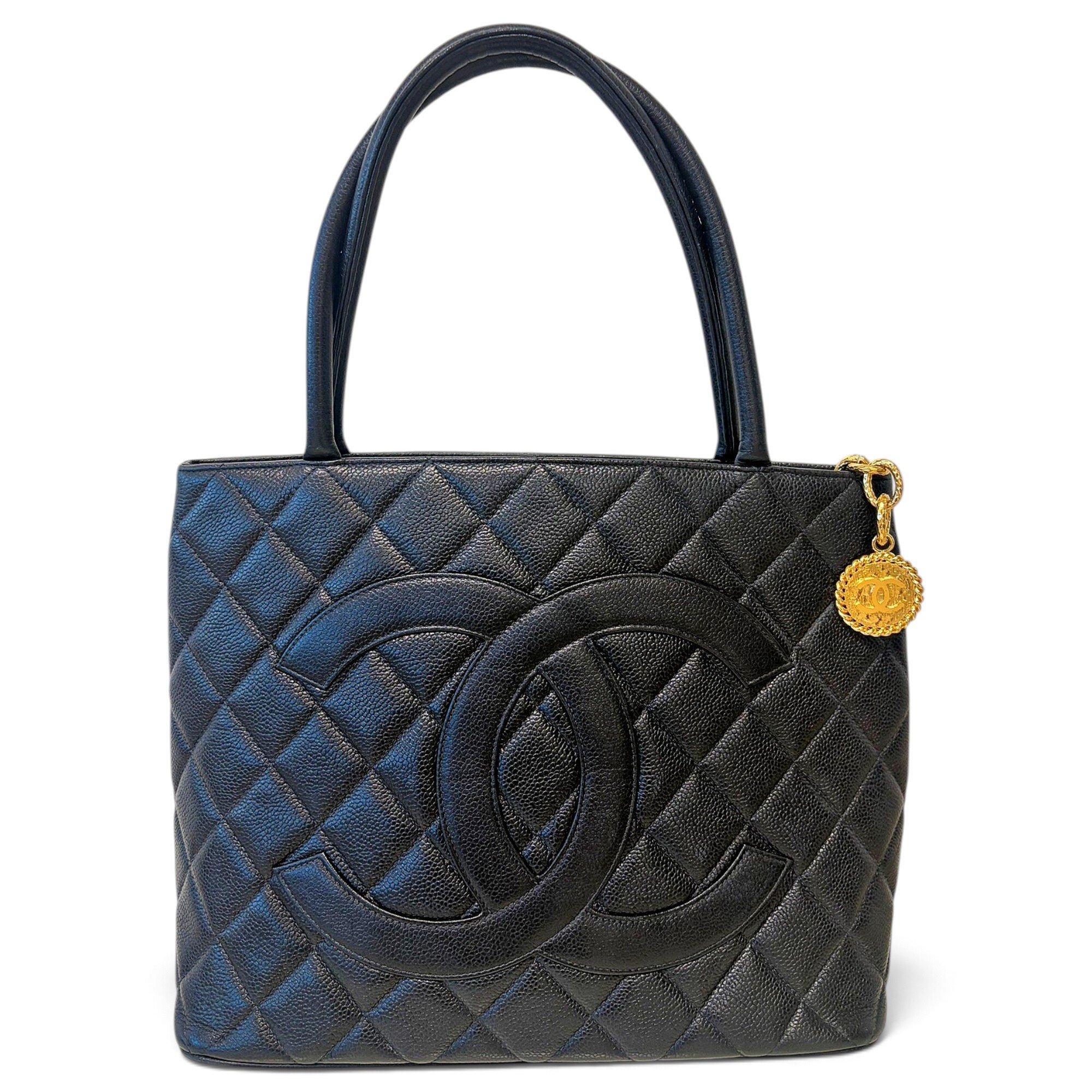 Médaillon leather handbag