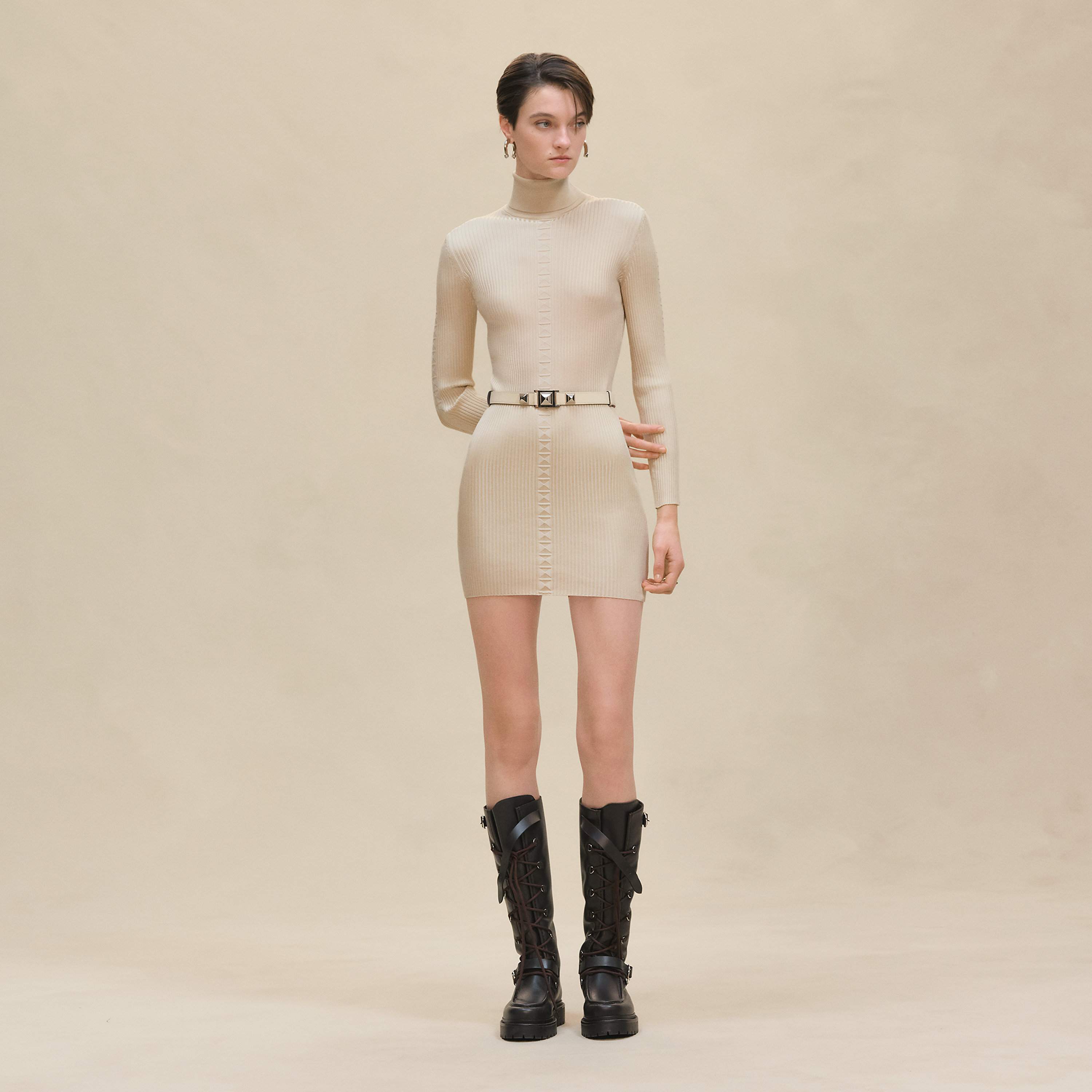 Long-sleeve short dress