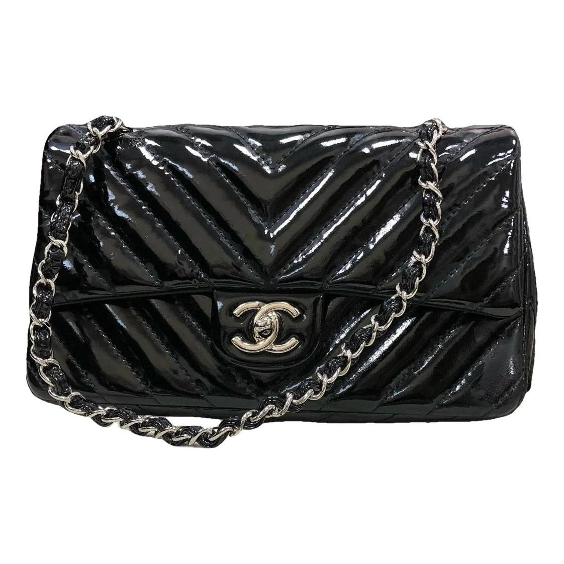 Timeless/Classique patent leather handbag