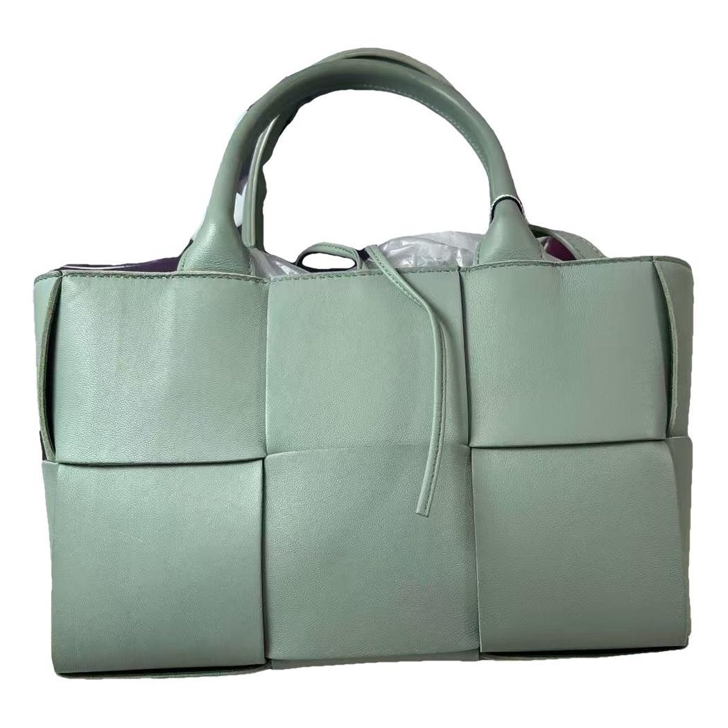 Arco leather tote