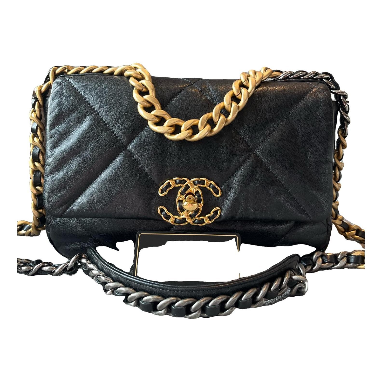 Chanel 19 leather handbag