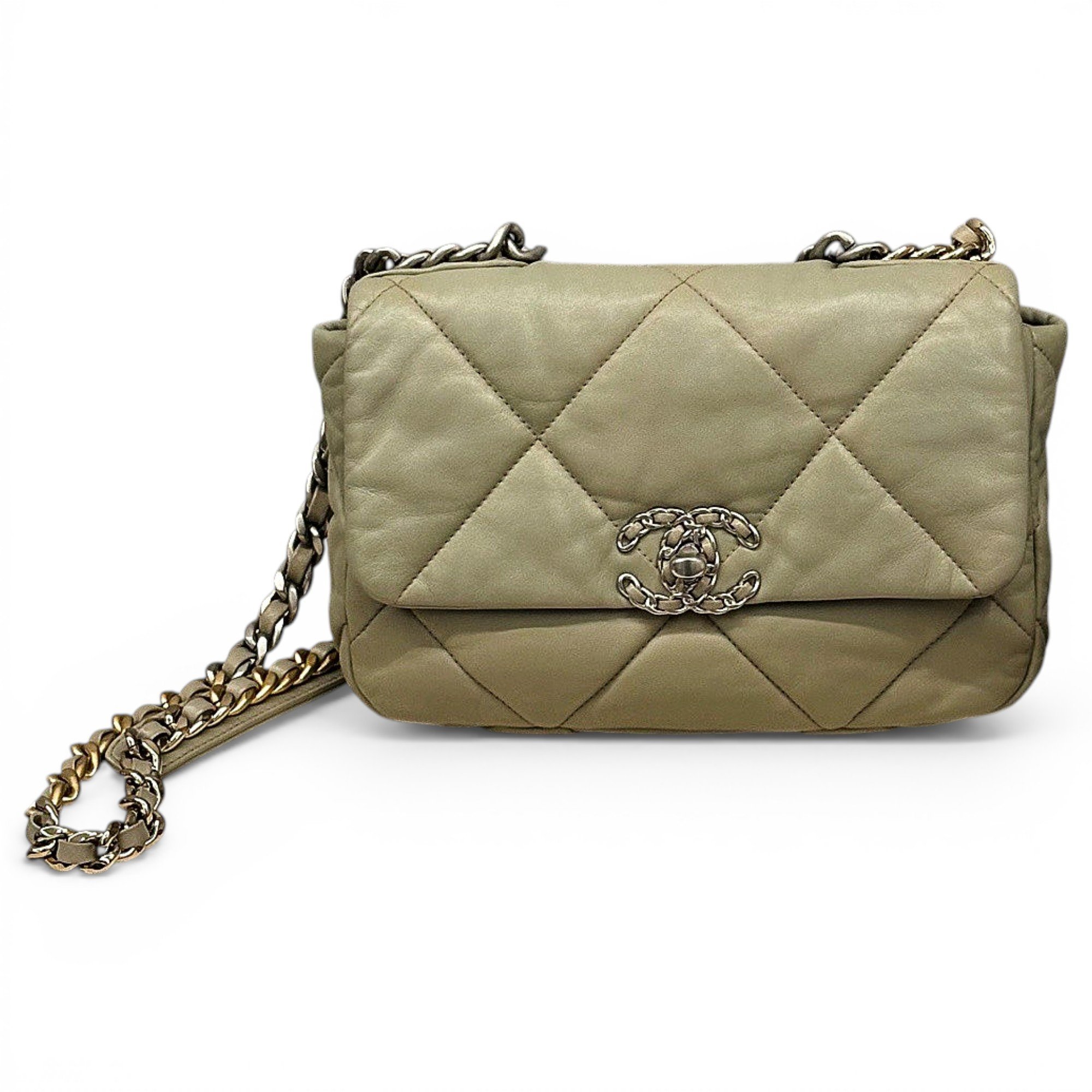 Chanel 19 leather handbag