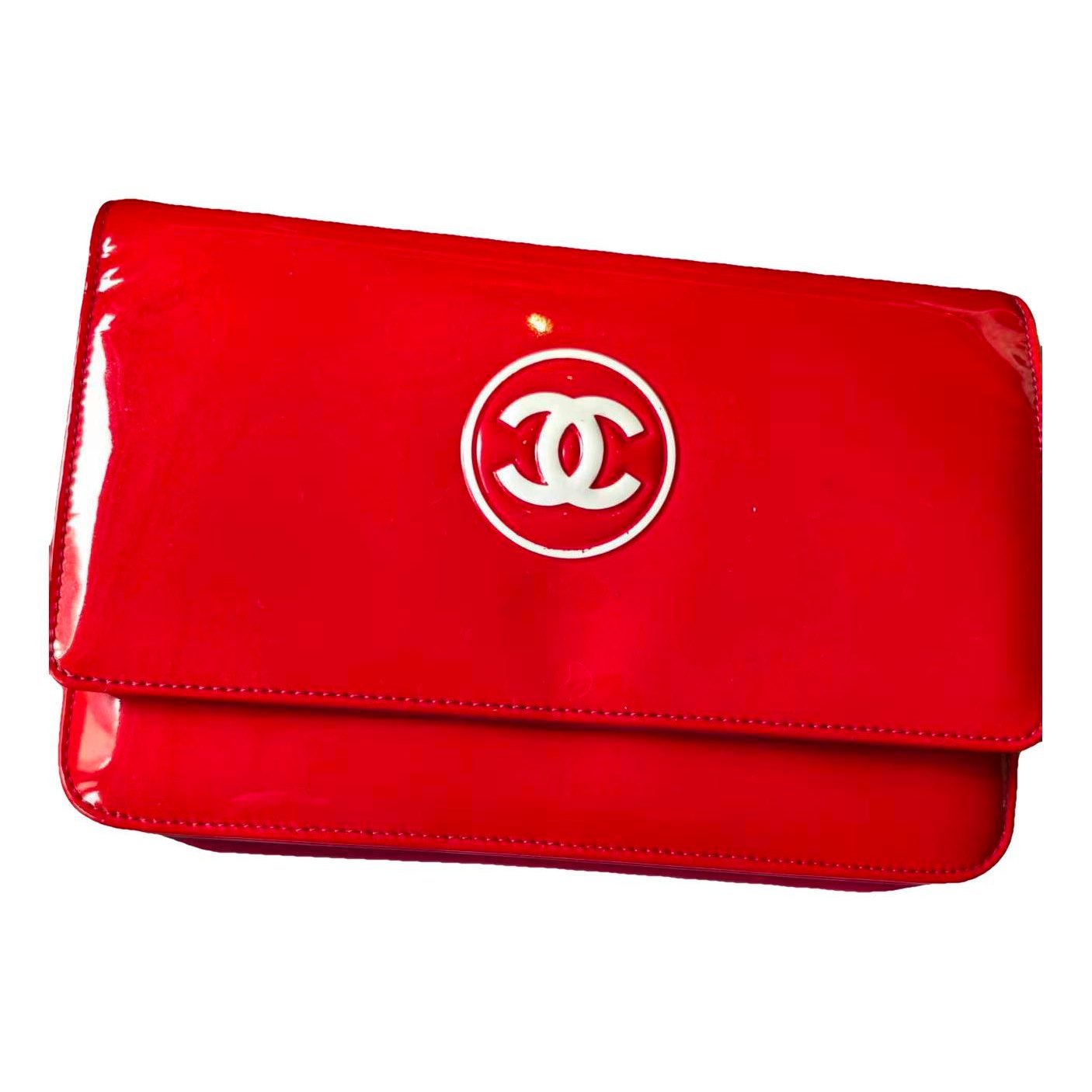 Wallet On Chain Timeless/Classique patent leather crossbody bag