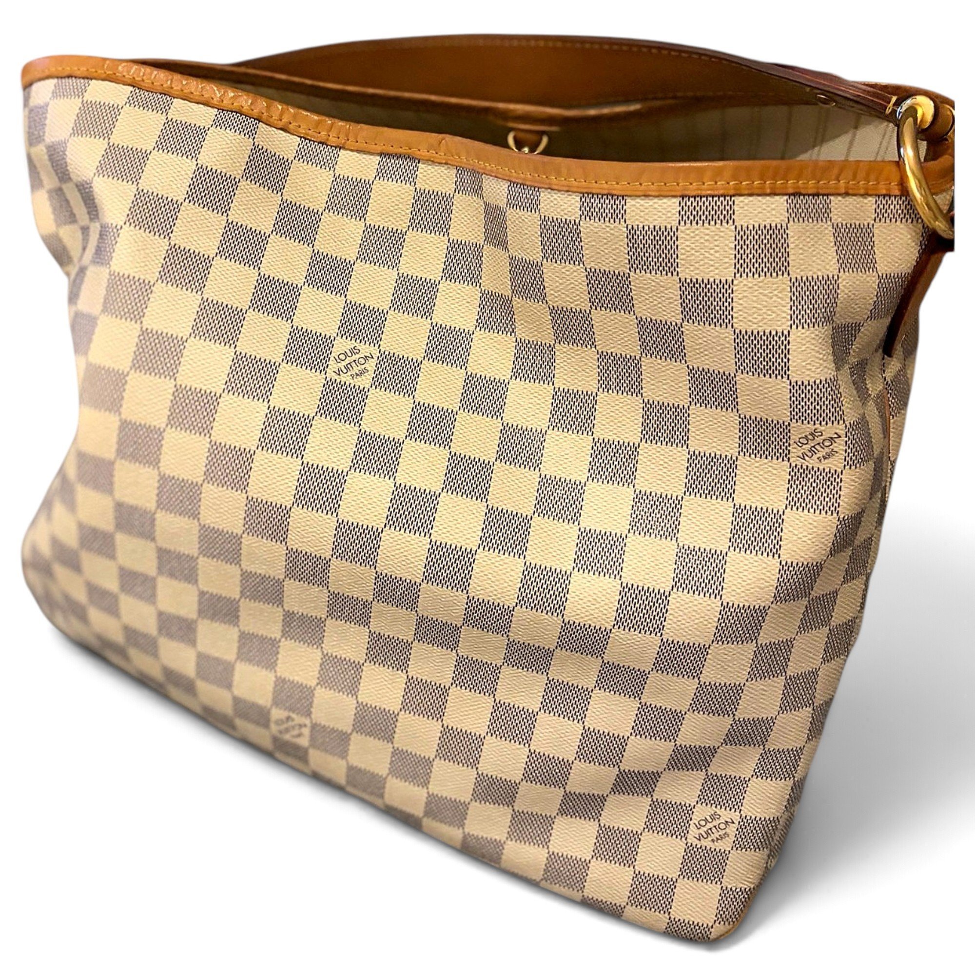 Graceful leather handbag