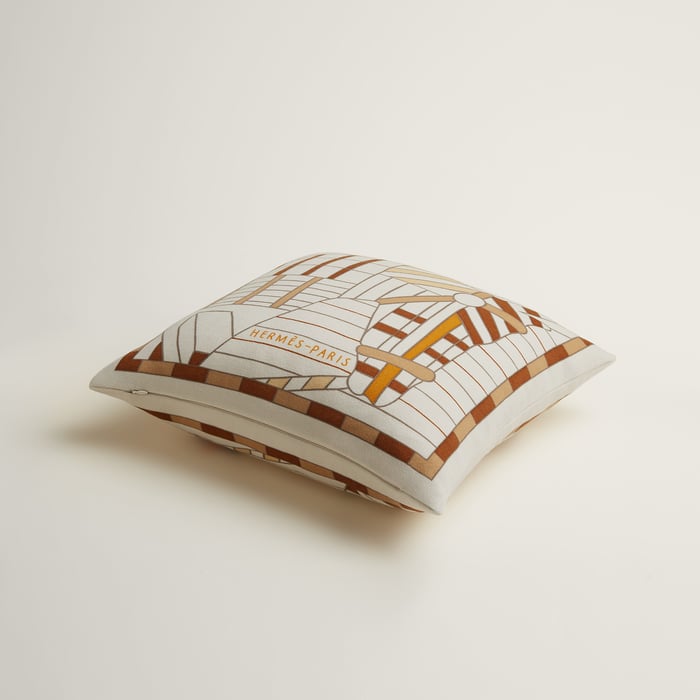 Soleil Cheval Au Faubourg Pillow