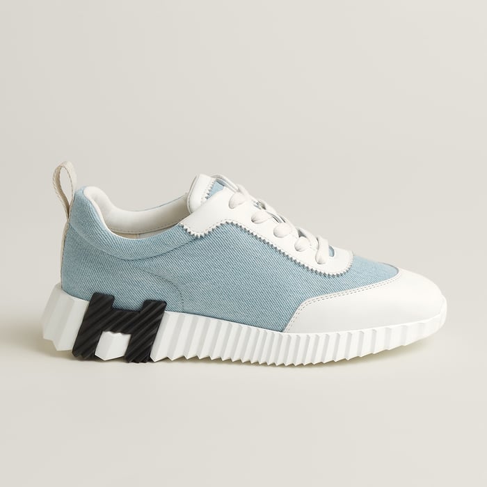 Bouncing Sneaker