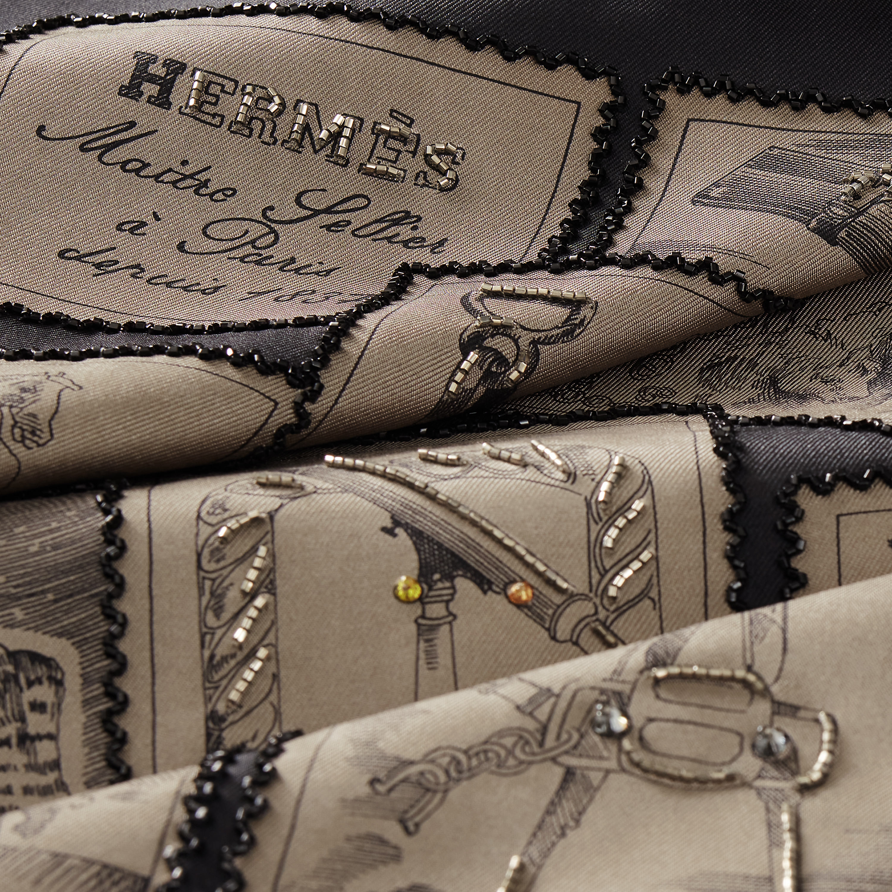 Le Philateliste du Faubourg Exceptional embroidered scarf 90