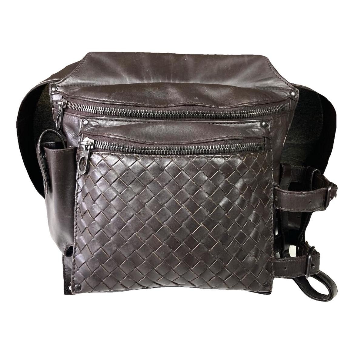 Leather travel bag