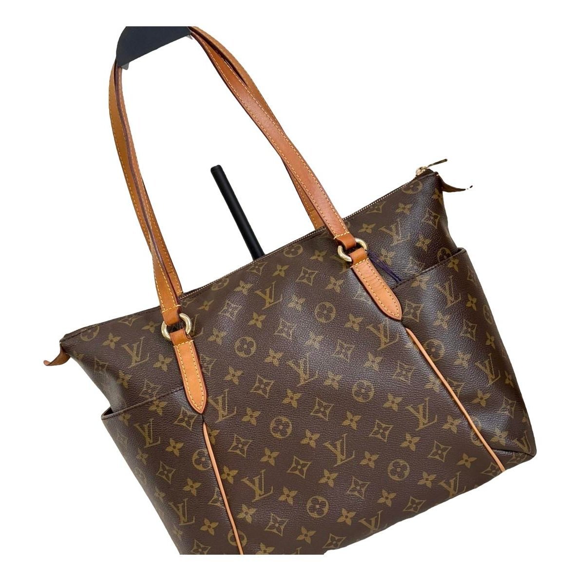 Totally leather handbag