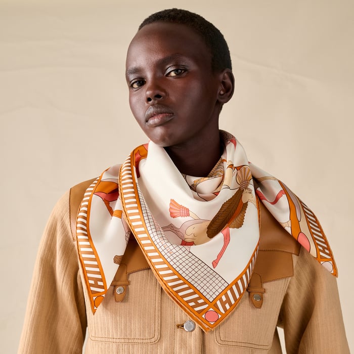 a Toute Allure Scarf 90