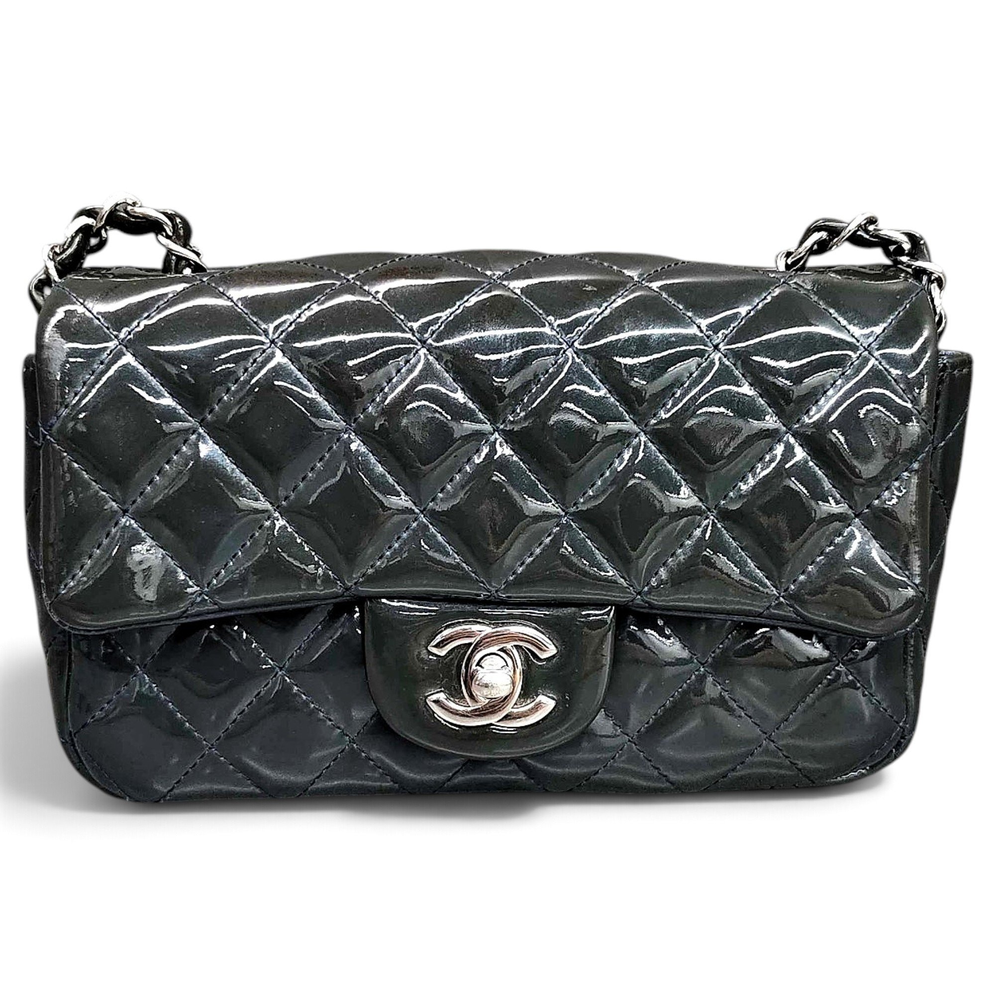 Chanel Timeless/Classique patent leather crossbody bag