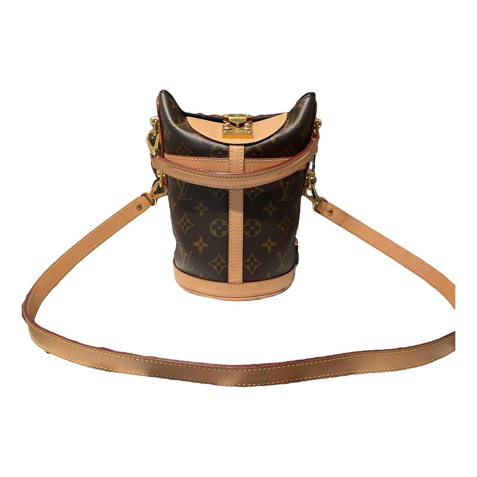 Duffle leather handbag