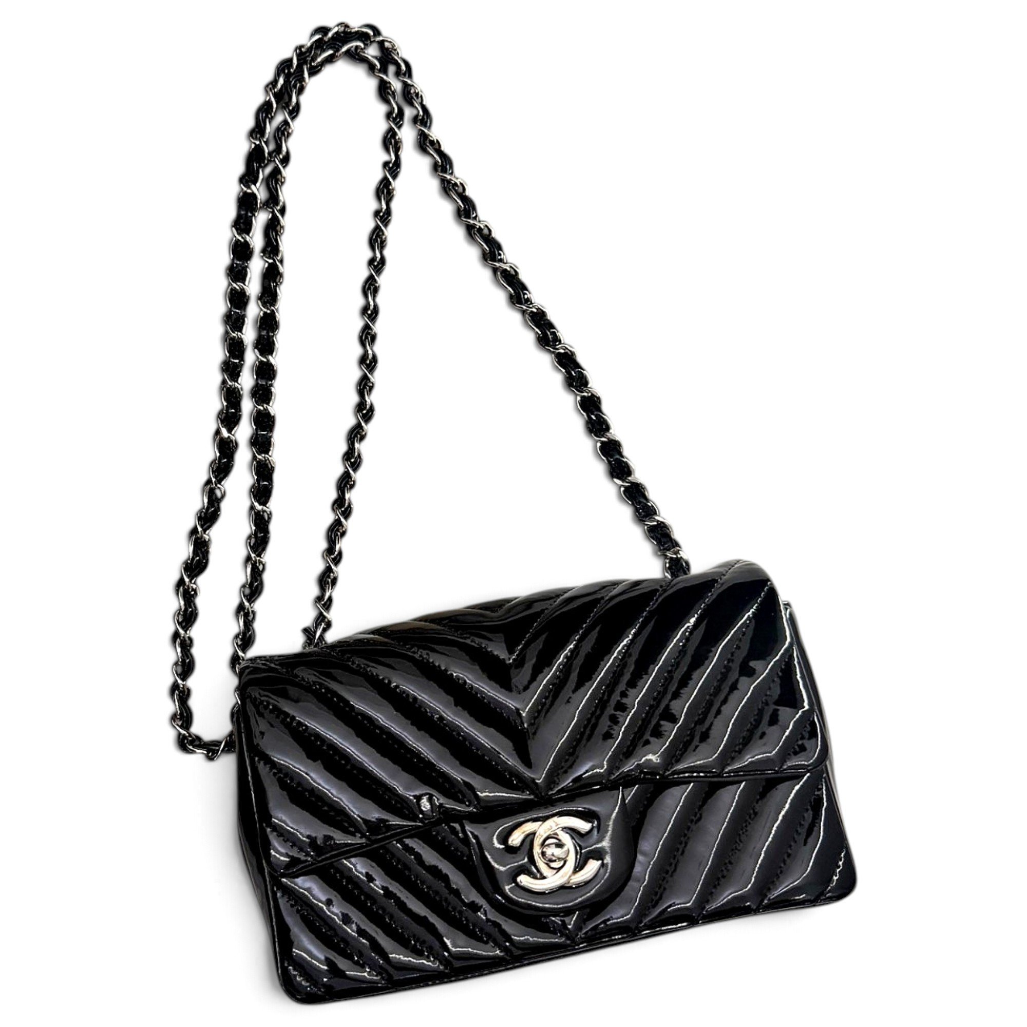 Timeless/Classique patent leather handbag