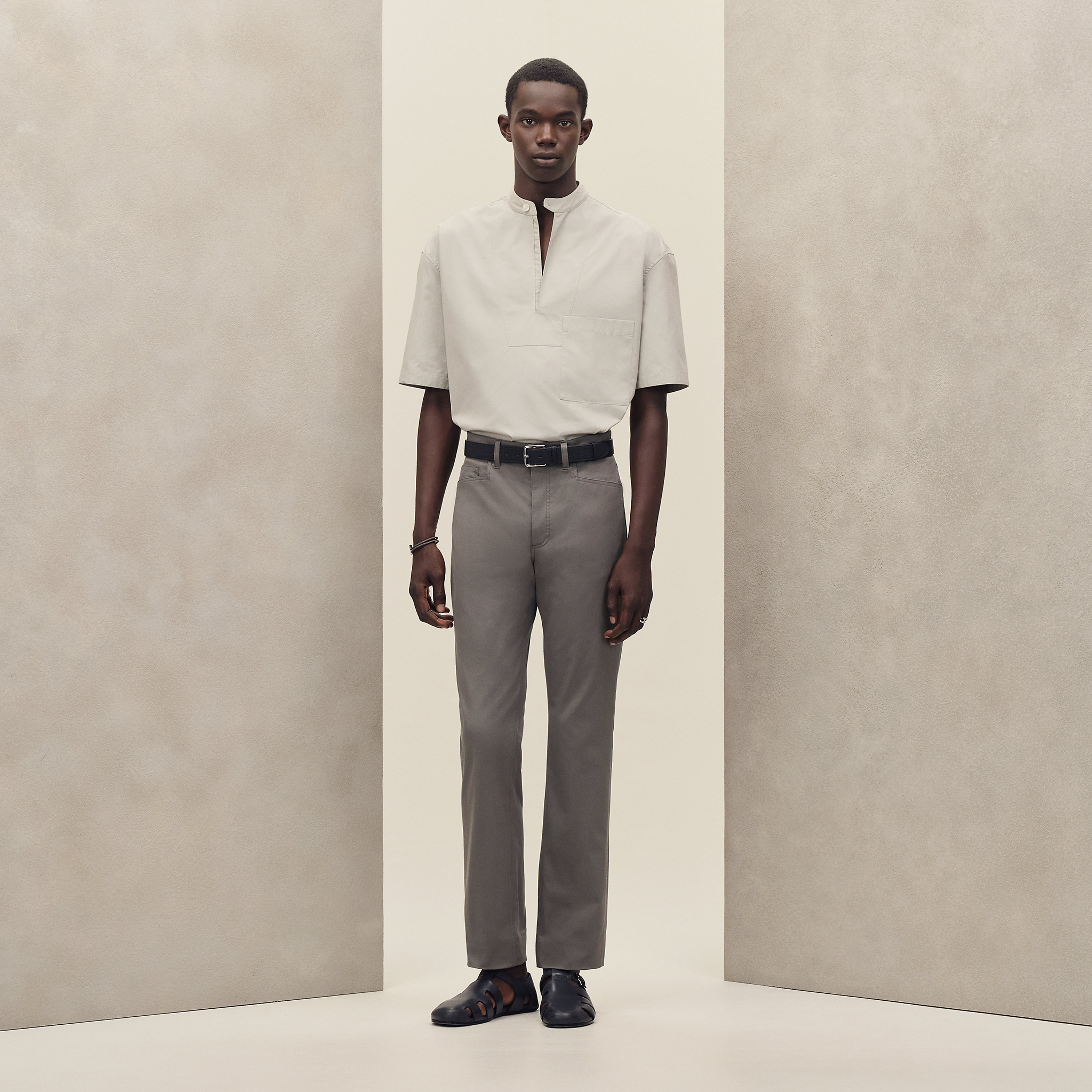 Short-sleeve boxy fit shirt with vareuse collar