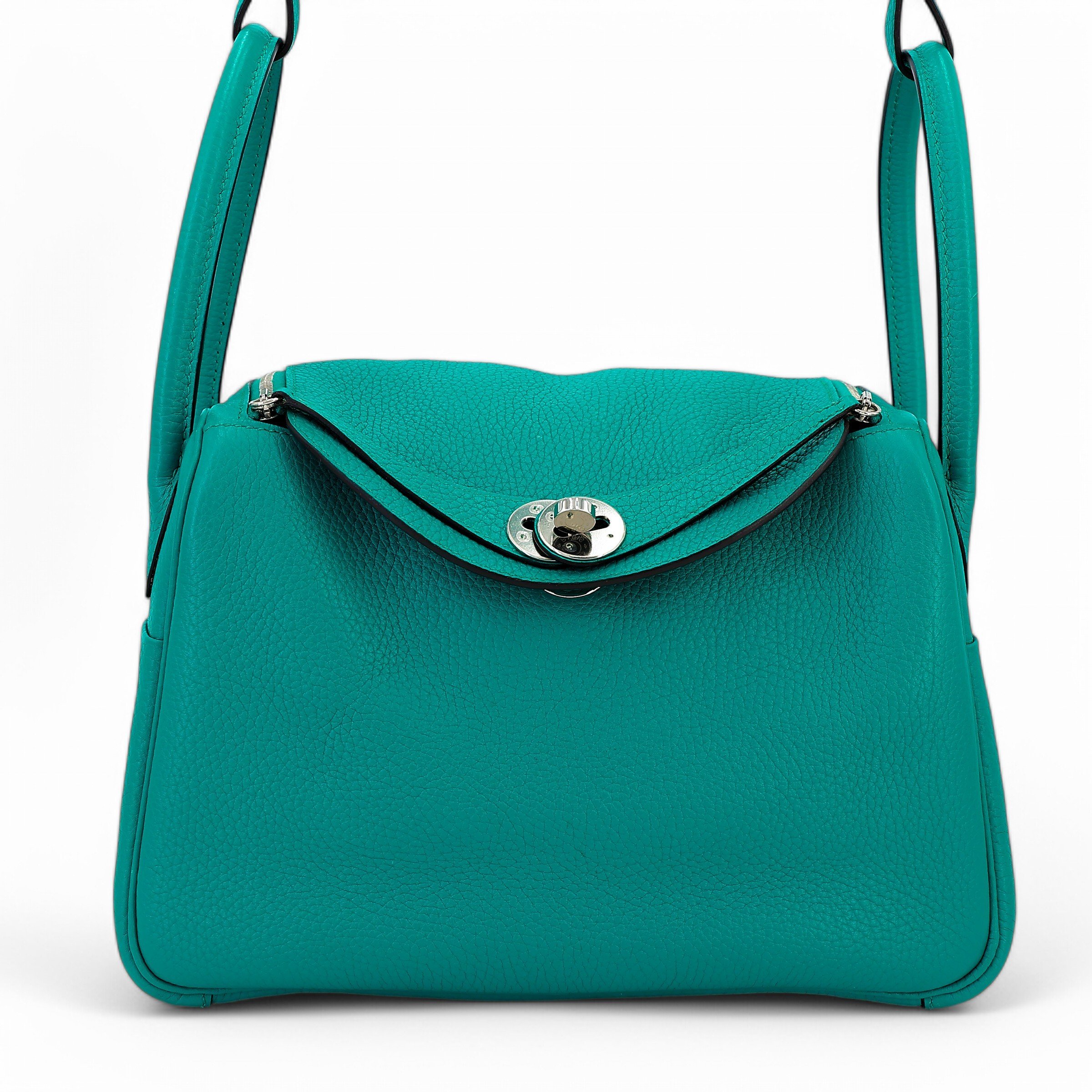 Very Good ( Rank A) HERMÈS Lindy 26 Bleu Paon (7F) Clemence Palladium hardware X (2016)