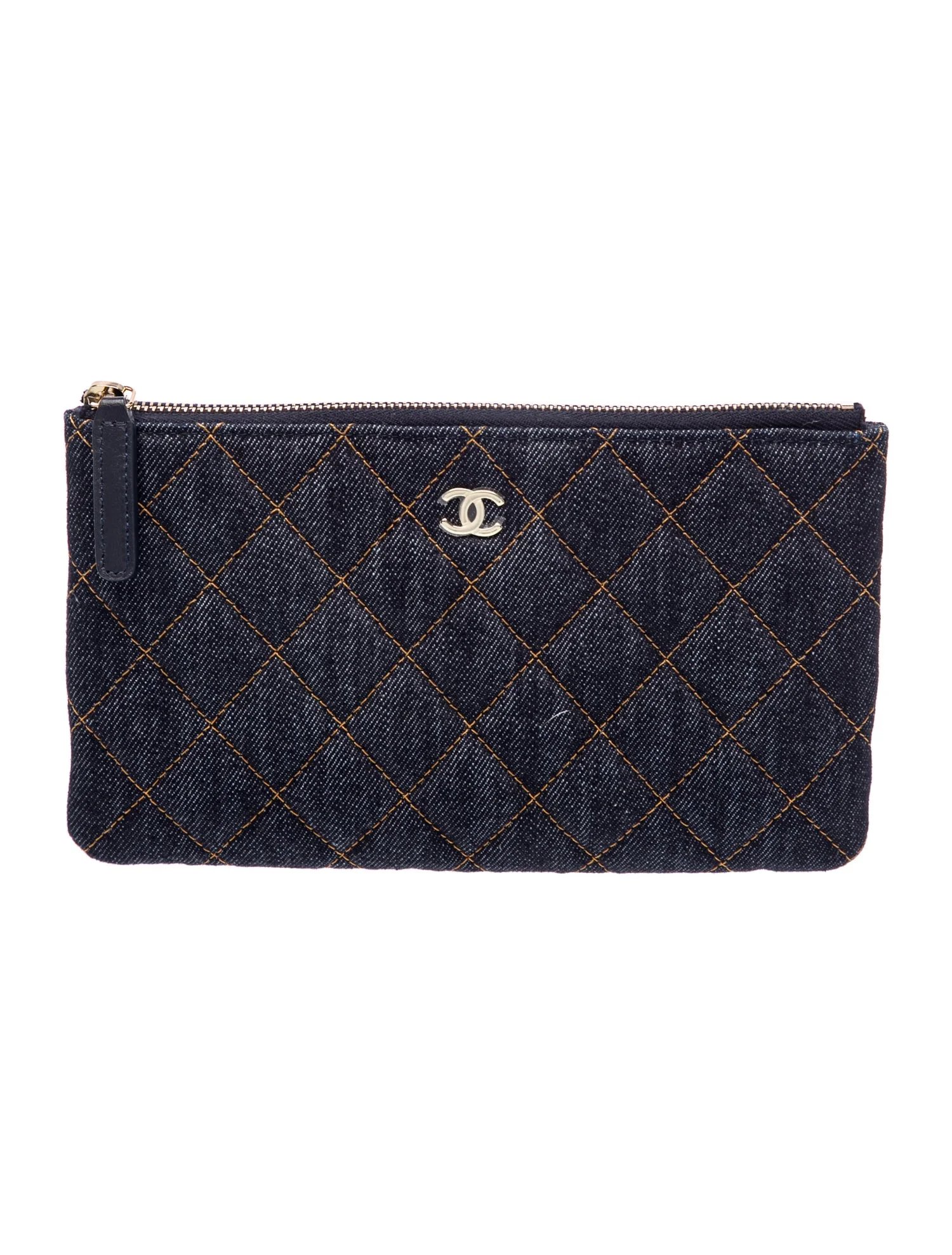 2026 Interlocking CC Logo Pouch w/Tags