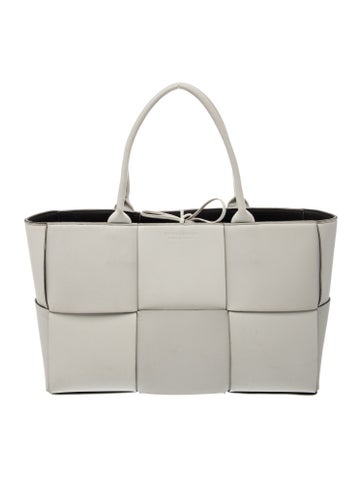 Bottega Veneta Intrecciato Arco Medium
