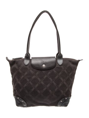 Signature Shoulder Bag