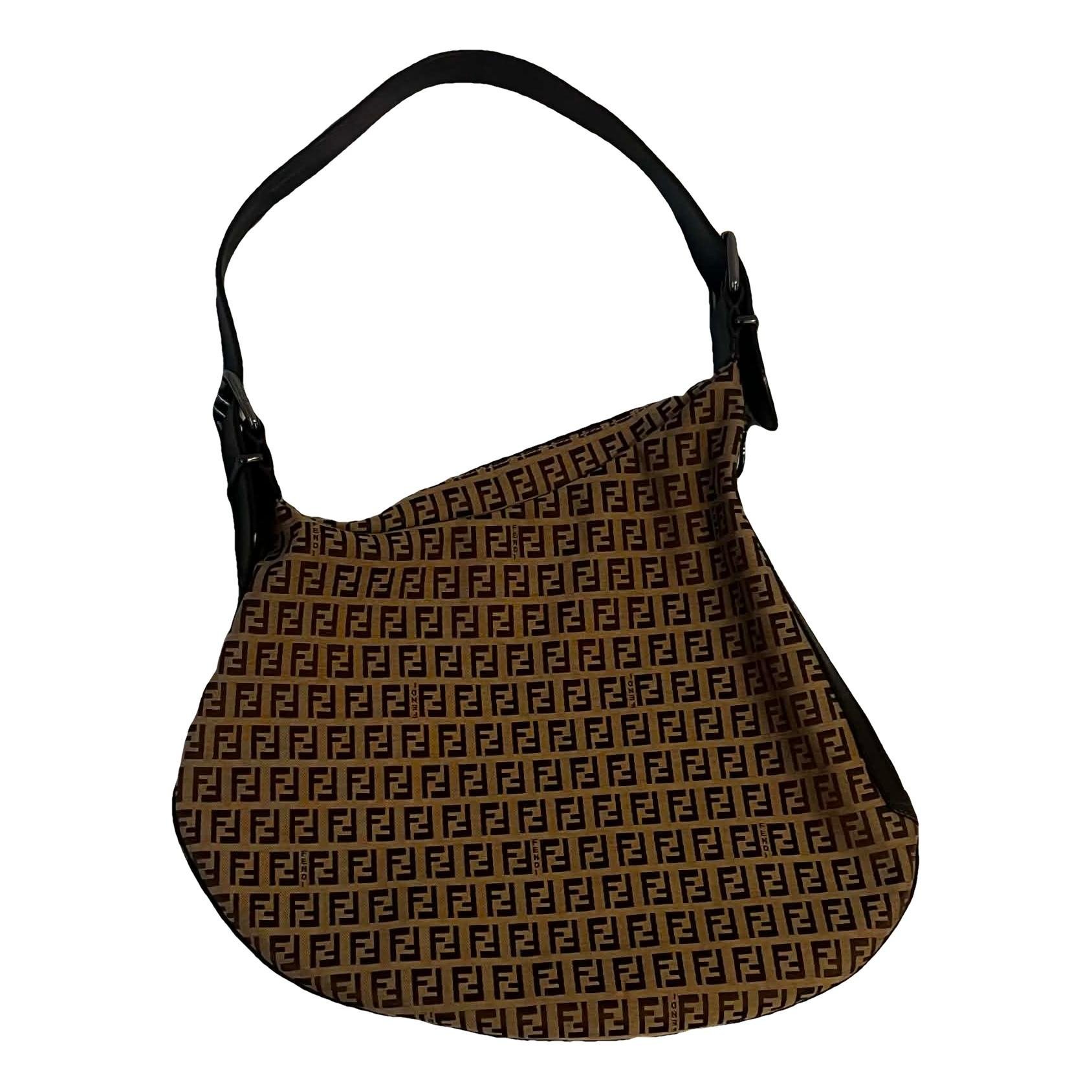 Oyster cloth handbag