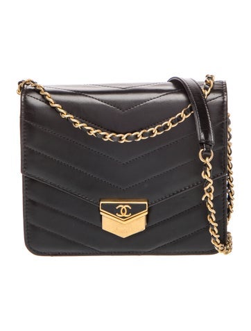 Square Chevron Medal Wallet On Chain