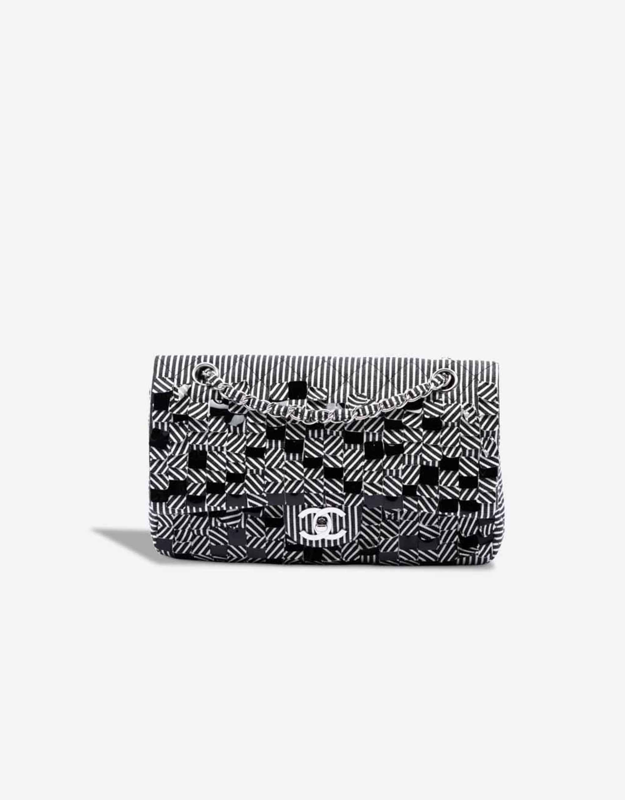 
		Timeless Medium Canvas Black / White    
