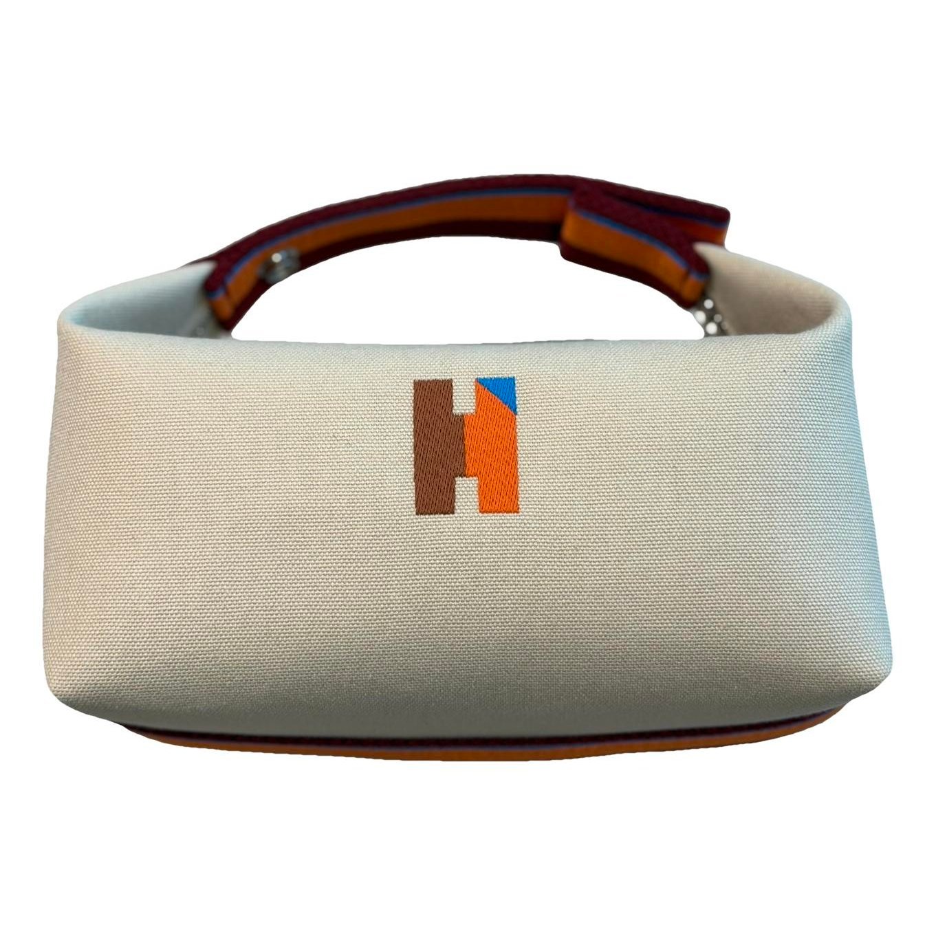 Bride à brac cloth vanity case