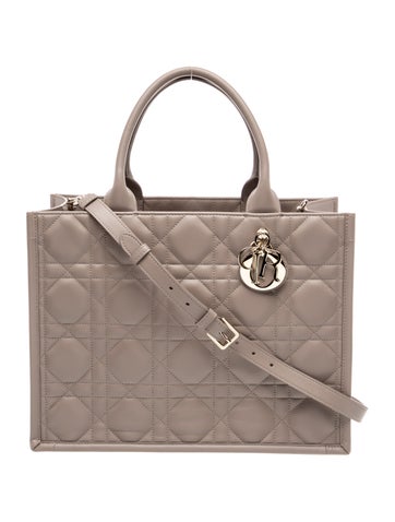 Cannage Book Tote Medium 2023