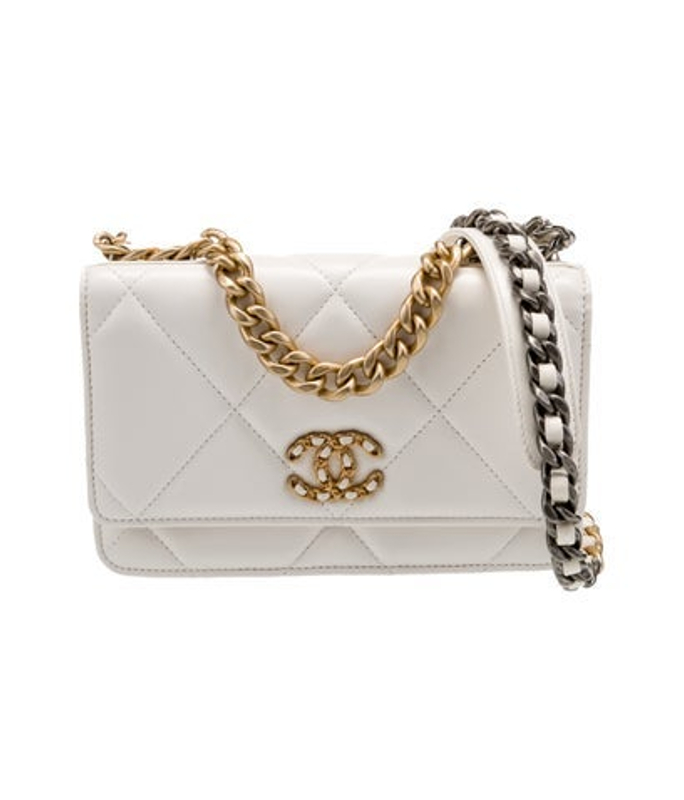 Chanel 19 Wallet On Chain