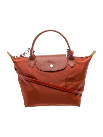 Signature Shoulder Bag
