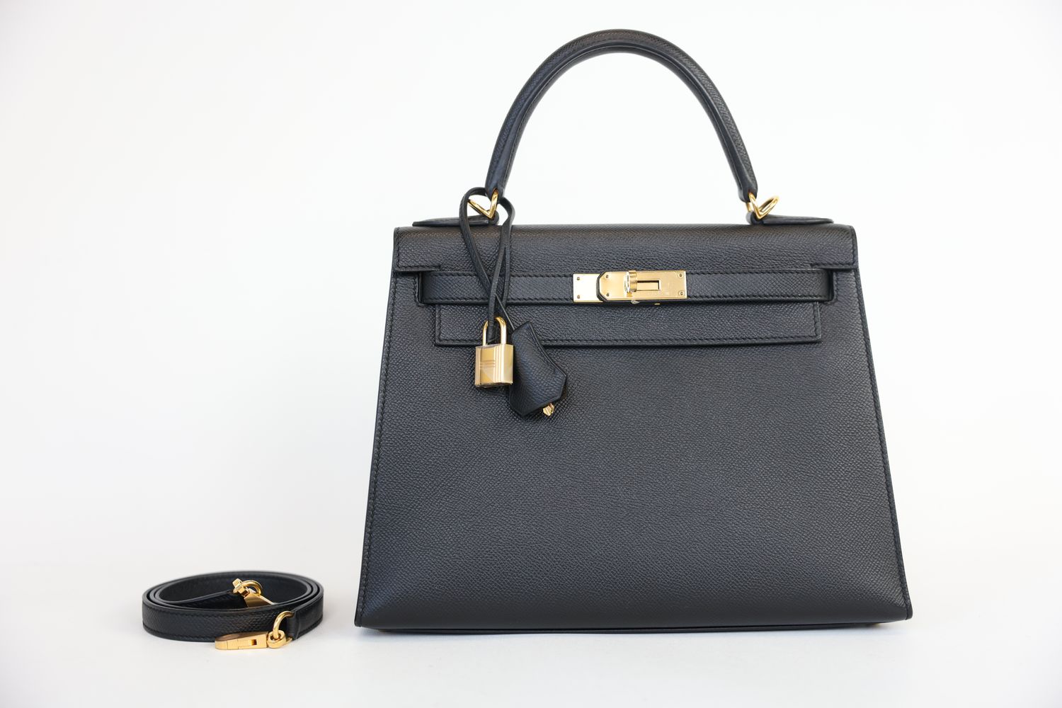 Hermès Kelly 28 Sellier Handbag, Black Epsom Leather and Gold Hardware, A 2017 Stamp, Preowned in Dustbag WA001