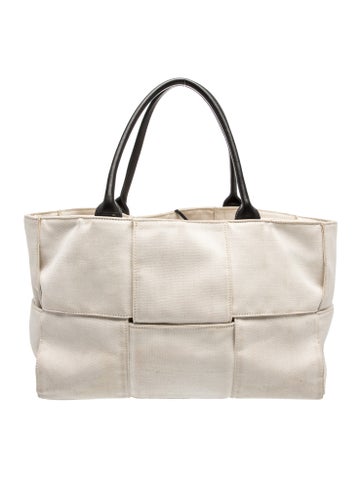 Bottega Veneta Intrecciato Arco Medium