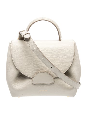 Leather Numéro un Nano