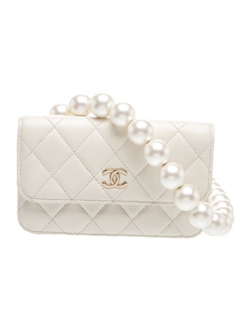 Maxi Pearls Mini Wallet on Chain