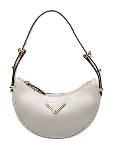 Enameled Metal Triangle Arque