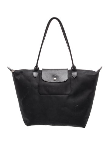 Signature Shoulder Bag