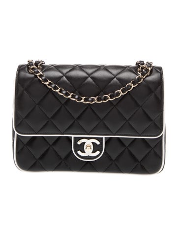 2025 Graphic Frame Flap Bag