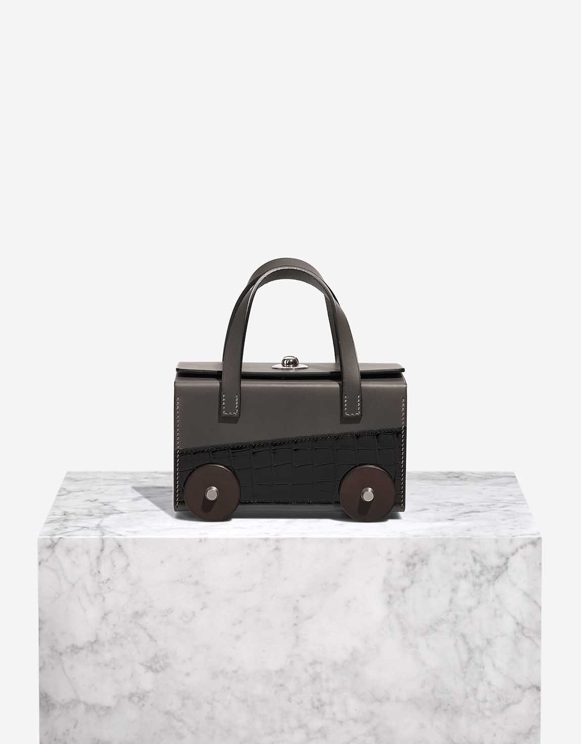 
		Petit H Custom Made Minaudière Auto Alligator Mississippi / Vache Hunter Black / Wood / Gris Bougainvillier / Gris Meyer    