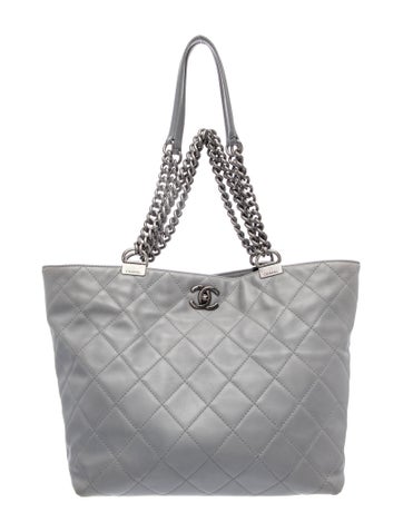 Shopping In Chains Tote