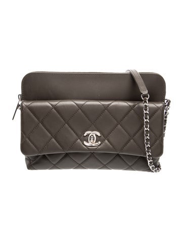 Pocket Clutch w/ Chain