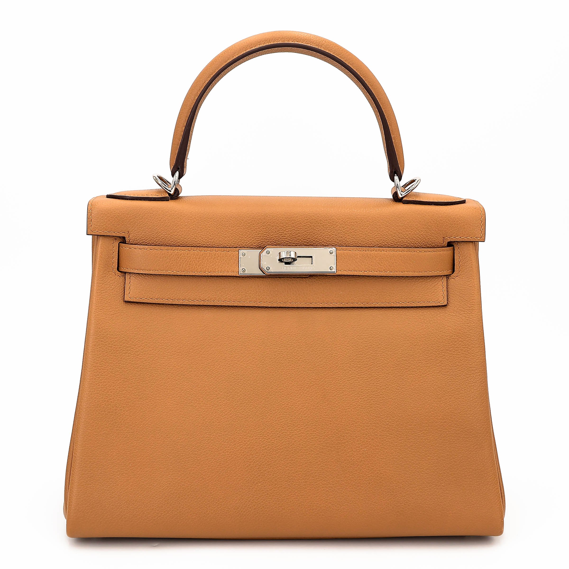 Very Good ( Rank A) HERMÈS Kelly 28 Verso Rose Azalee (8W) Sesame (2S) Evercolor Palladium hardware Z (2021)