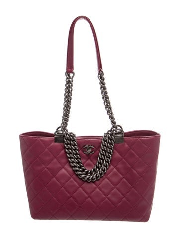 Shopping In Chains Tote