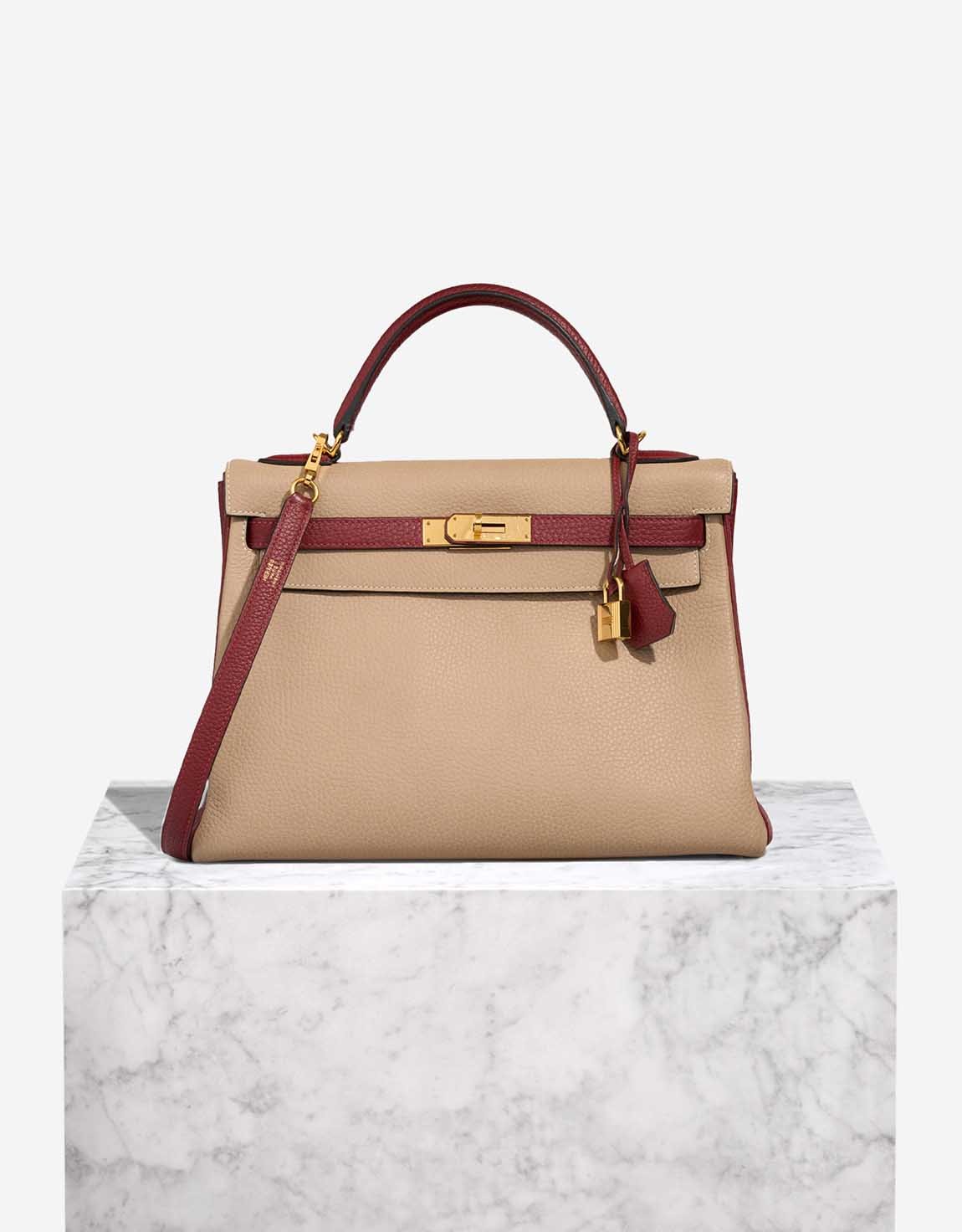 Hermes 
		Kelly 32 Togo Trench / Rouge H    