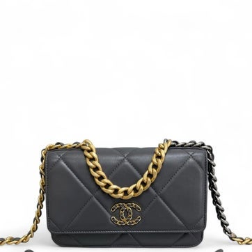 Leather 19 Wallet On Chain