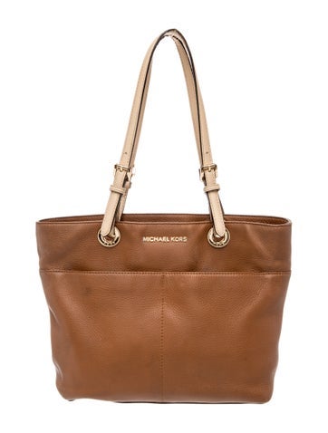 Signature Shoulder Bag