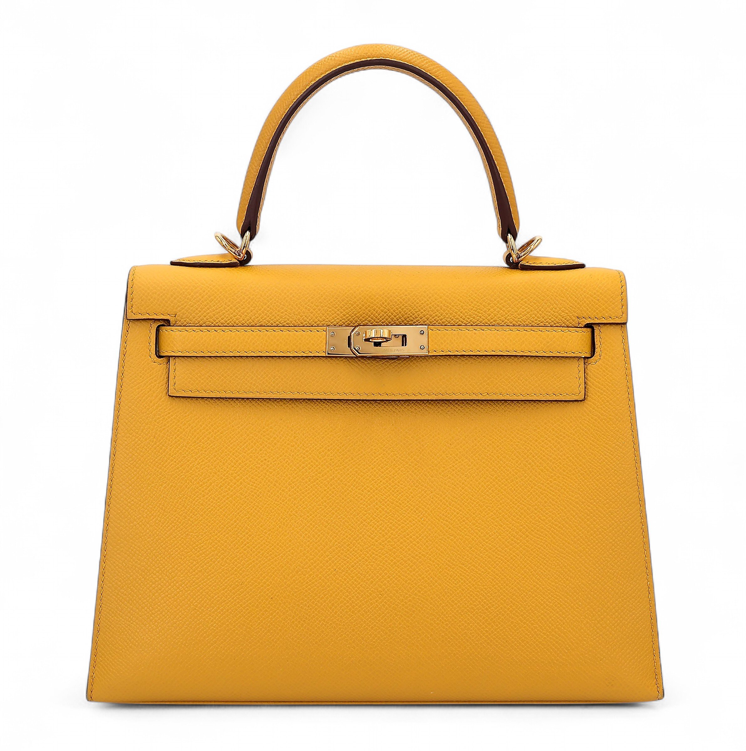 Hermes Very Good ( Rank A) HERMÈS Kelly 25 Sellier Jaune Ambre (9D) Epsom Gold hardware C (2018)