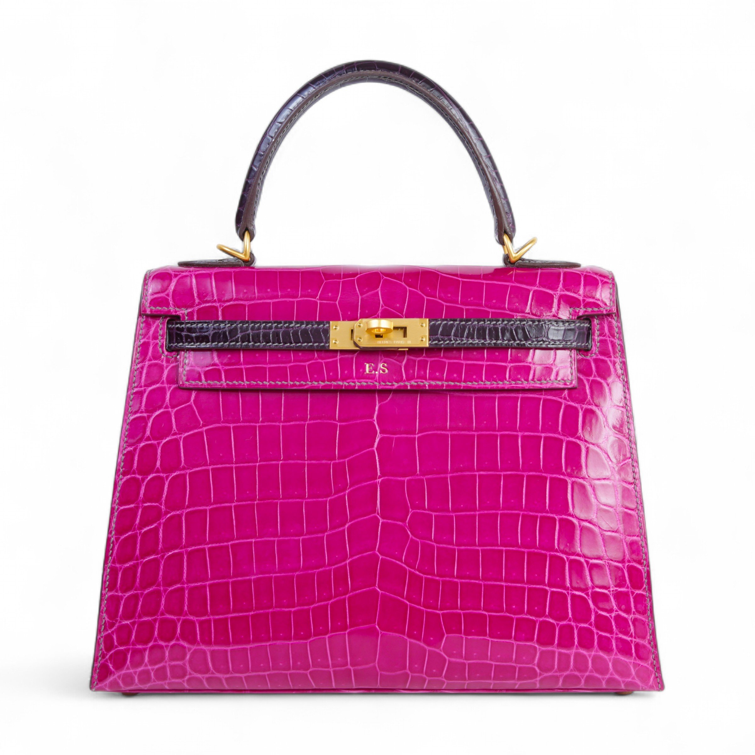 Hermes Very Good ( Rank A) HERMÈS Kelly 25 Sellier Rose Scheherazade (J5) Aubergine (3V) Shiny Niloticus Crocodile Brushed Gold hardware C (2018)